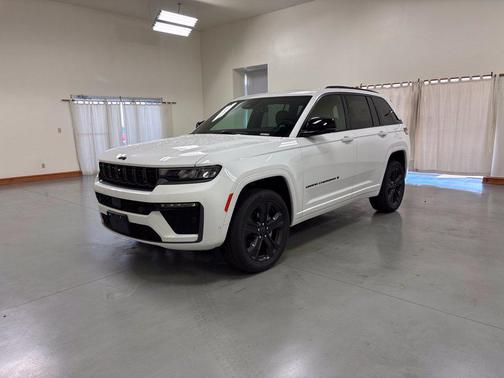 Bright White Clearcoat 2027 Jeep Grand Cherokee Limited