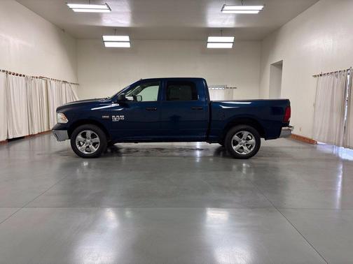 Midnight Blue Pearlcoat 2022 RAM 1500 Tradesman