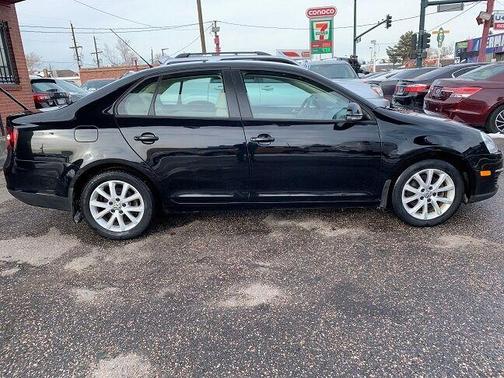 Photo 5 of 16 of 2010 Volkswagen Jetta Limited Edition
