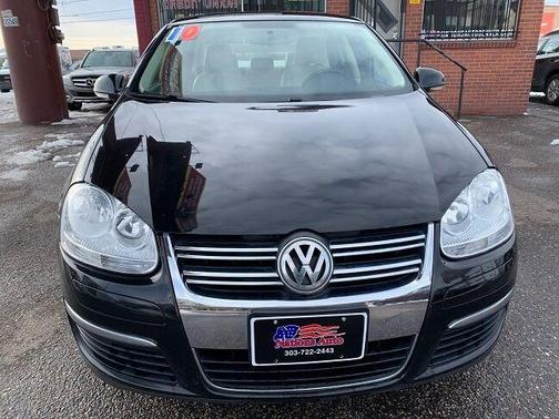 Photo 3 of 16 of 2010 Volkswagen Jetta Limited Edition