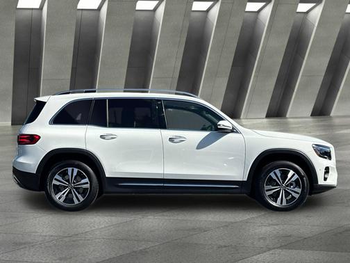 Polar White 2026 Mercedes-Benz GLB 250