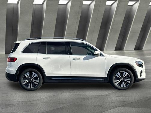 Polar White 2026 Mercedes-Benz GLB 250 4MATIC