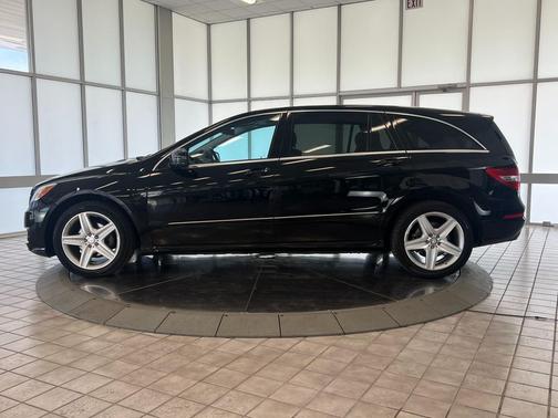 Obsidian Black Metallic 2011 Mercedes-Benz R-Class 4MATIC