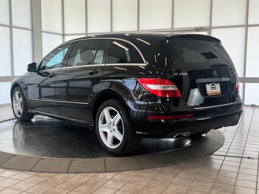 Obsidian Black Metallic 2011 Mercedes-Benz R-Class 4MATIC