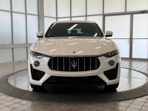 Bianco 2020 Maserati Levante Base