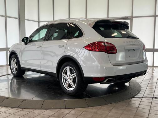 Carrara White Metallic 2014 Porsche Cayenne Platinum Edition