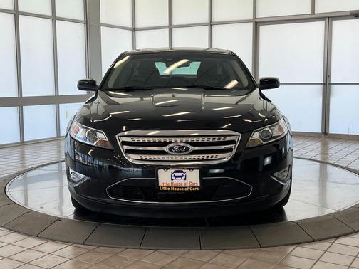 Tuxedo Black Metallic 2011 Ford Taurus SHO