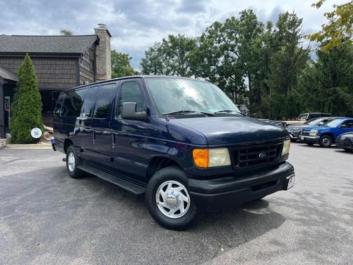 2003 Ford E350 Super Duty XL Wagon