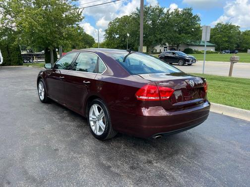 2014 Volkswagen Passat 1.8T Auto SE w/Sunroof & Nav