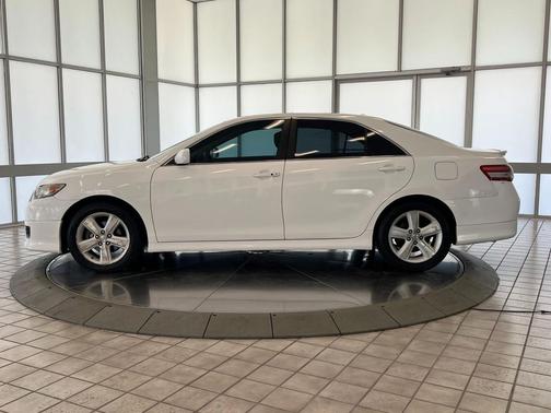 Super White 2010 Toyota Camry LE