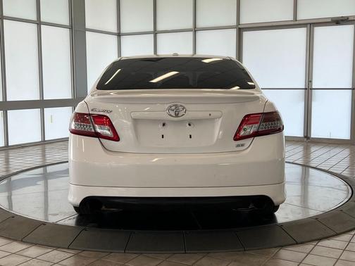 Super White 2010 Toyota Camry LE