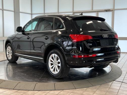 Brilliant Black 2014 Audi Q5 2.0T Premium