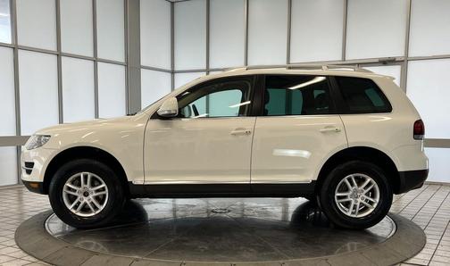 Campanella White 2009 Volkswagen Touareg 2 VR6