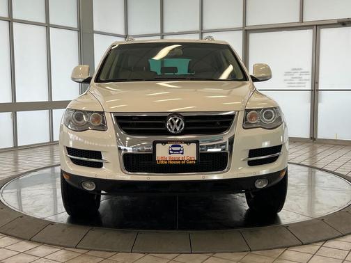 Campanella White 2009 Volkswagen Touareg 2 VR6