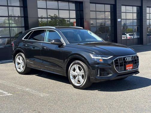 Mythos Black Metallic 2022 Audi Q8 55 Premium Plus