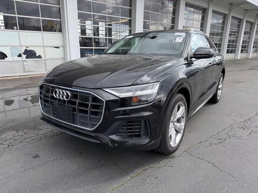 Mythos Black Metallic 2022 Audi Q8 55 Premium Plus