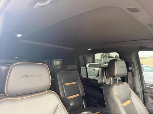 Onyx Black 2022 GMC Yukon XL 4WD AT4