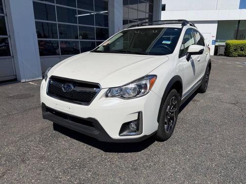 Crystal White Pearl 2017 Subaru Crosstrek 2.0i Limited