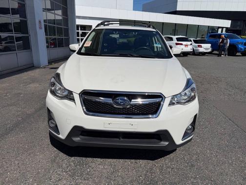Crystal White Pearl 2017 Subaru Crosstrek 2.0i Limited