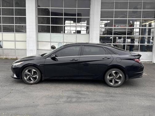 Phantom Black 2022 Hyundai ELANTRA HEV Limited