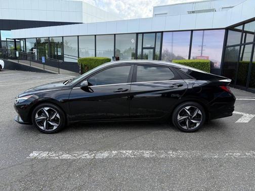 Phantom Black 2022 Hyundai ELANTRA HEV Limited
