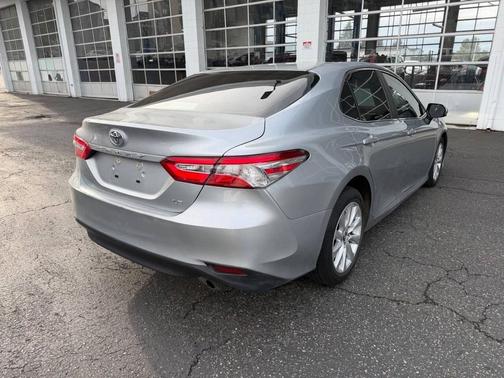 Celestial Silver Metallic 2018 Toyota Camry LE