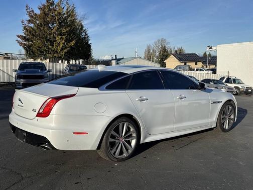 2018 Jaguar XJ XJ R-Sport