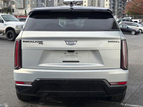 2025 Cadillac Escalade IQ Sport 2