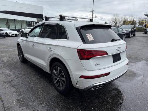 Glacier White Metallic 2023 Audi Q5 45 S line Premium Plus