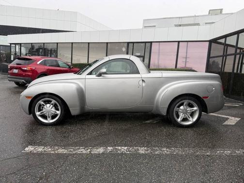 2004 Chevrolet SSR LS 2dr Regular Cab Convertible Rwd SB