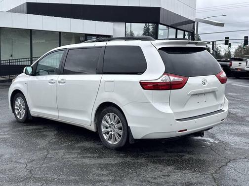 2016 Toyota Sienna XLE
