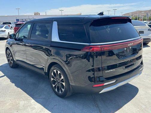 2024 Kia Carnival EX