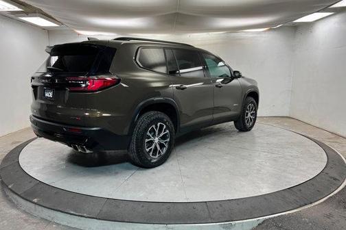 2024 GMC Acadia AWD AT4