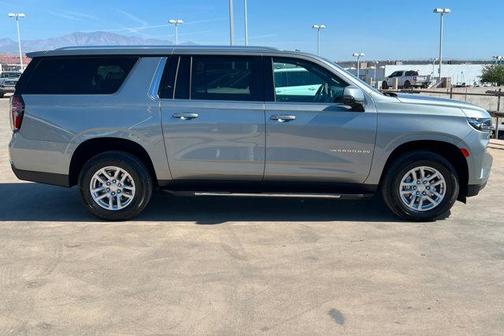 2023 Chevrolet Suburban LT
