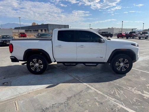 2024 GMC Canyon AT4