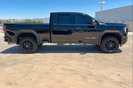 Onyx Black 2025 GMC Sierra 2500 AT4