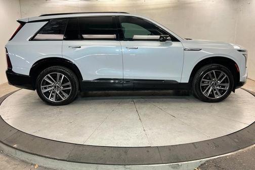 Vibrant White Tricoat 2026 Cadillac VISTIQ Sport