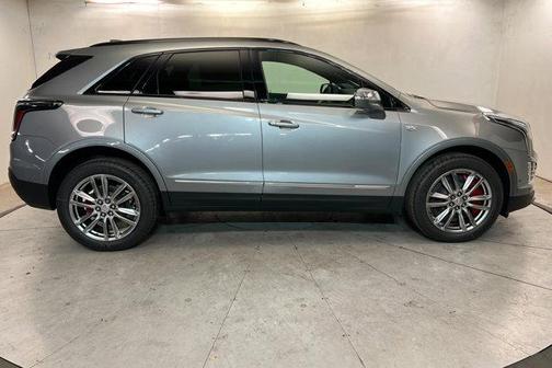 Argent Silver Metallic 2026 Cadillac XT5 Sport