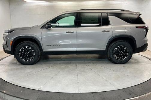 Sandstone Gray 2026 Chevrolet Traverse AWD Z71