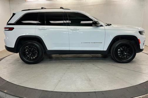 Bright White Clearcoat 2022 Jeep Grand Cherokee Limited