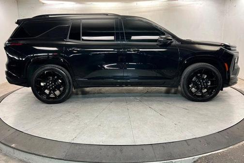 Mosaic Black Metallic 2024 Chevrolet Traverse RS