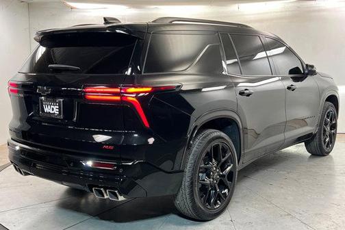 Mosaic Black Metallic 2024 Chevrolet Traverse RS