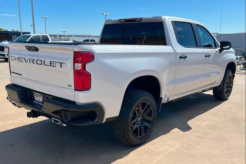 Iridescent Pearl Tricoat 2024 Chevrolet Silverado 1500 LT Trail Boss