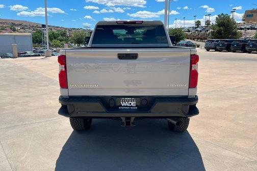White Sands 2026 Chevrolet Silverado 2500 Custom