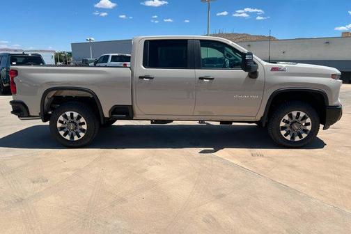 White Sands 2026 Chevrolet Silverado 2500 Custom