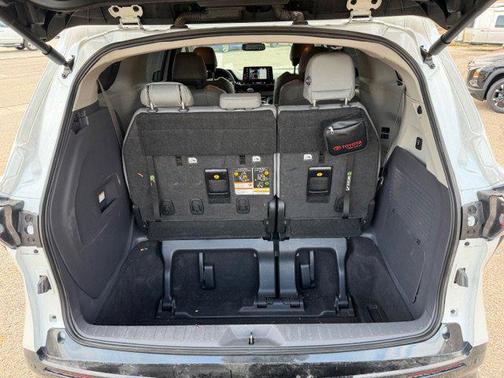 2023 Toyota Sienna Limited
