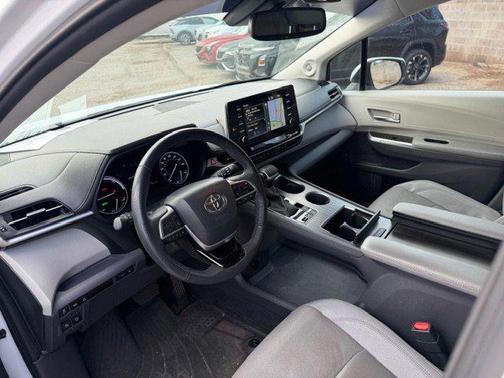 2023 Toyota Sienna Limited