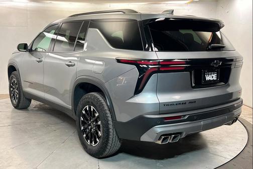 Sterling Gray Metallic 2025 Chevrolet Traverse AWD Z71