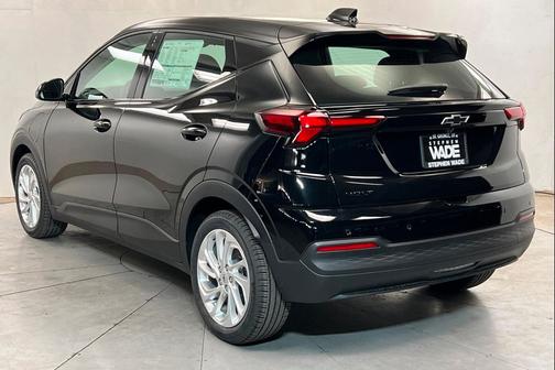 Mosaic Black Metallic 2027 Chevrolet Bolt LT FWD