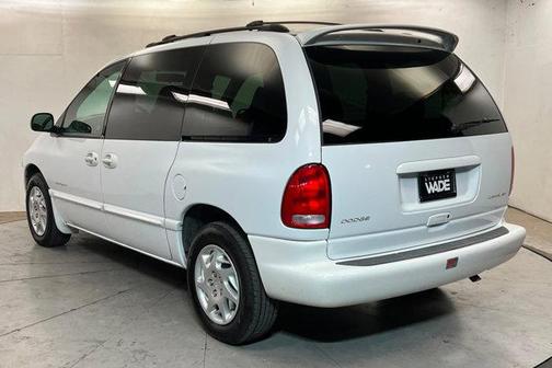 White 2000 Dodge Caravan SE